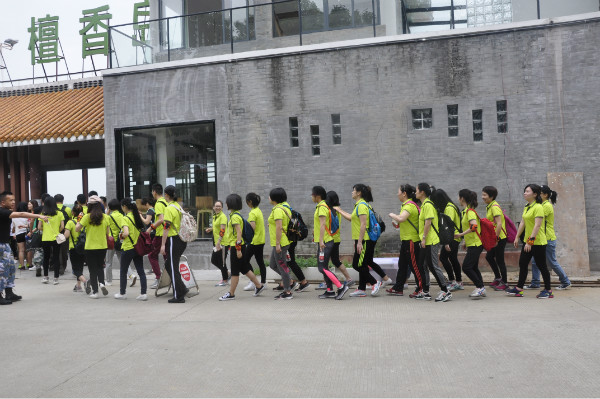 排好隊，準(zhǔn)備上船啦