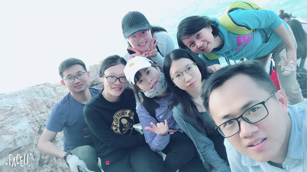 來來來，自拍一下先！