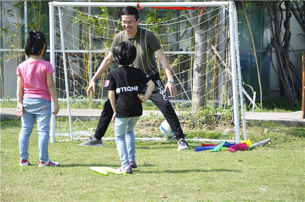 這守門員比射門的還開(kāi)心呢